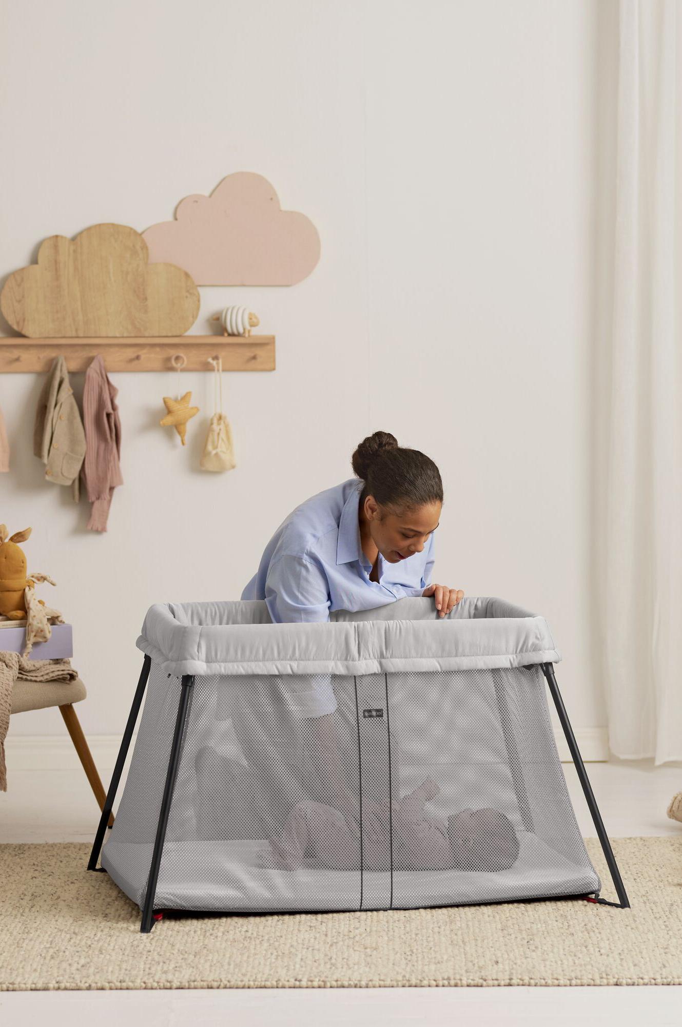 040248-travel-cot-light-silver-lookbook-babybjorn-05-large.jpg