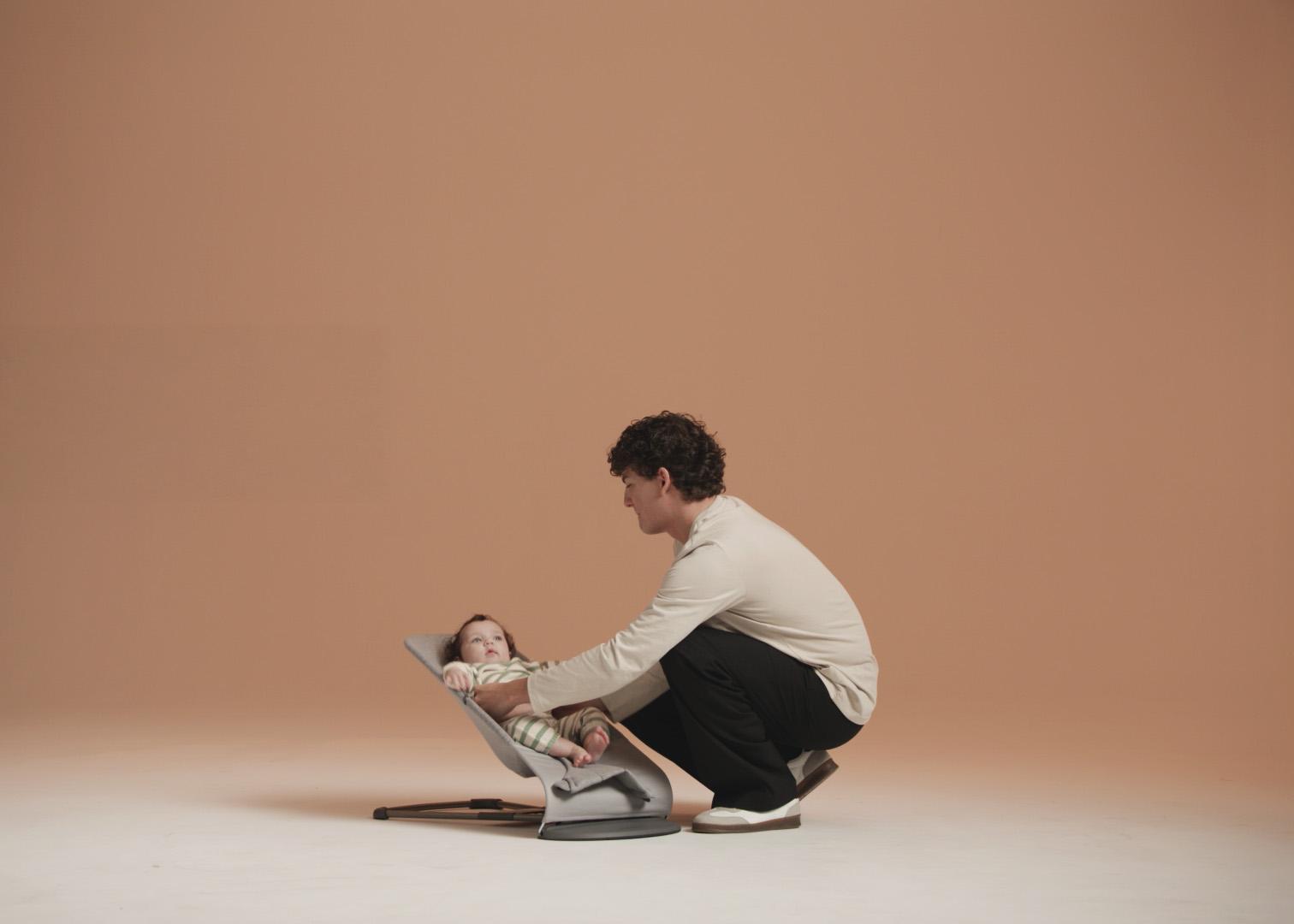 How to use the BabyBjörn bouncers