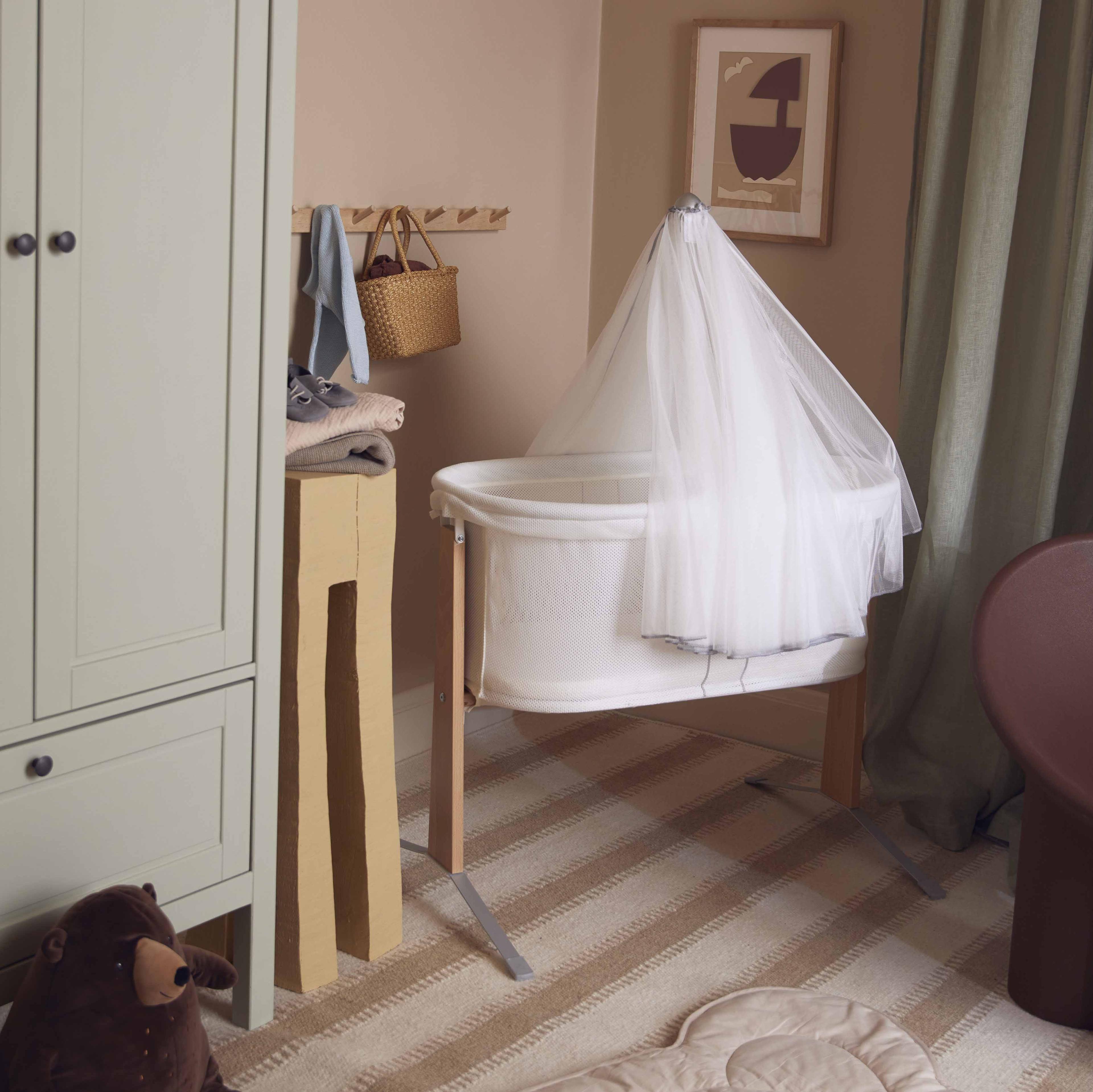 Baby Shower gift inpsiration - Baby Cradle with canopy from BabyBjörn